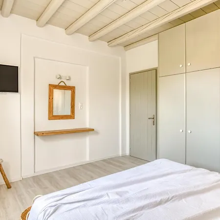 Cavos Paros Veranda, Sea-view Terrace & 2 Bedrooms Apartment Aliki (Paros)